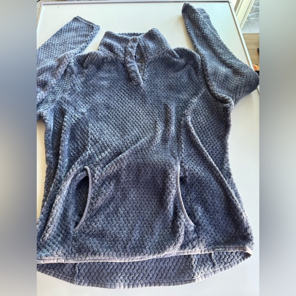 Women’s Eddie Bauer purple fuzzy zip up sweatshirt - Picture 4 of 7